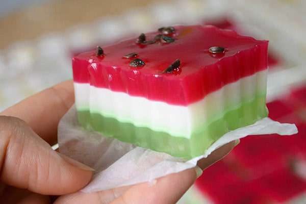 تزئین ژله و دسر شب یلدا