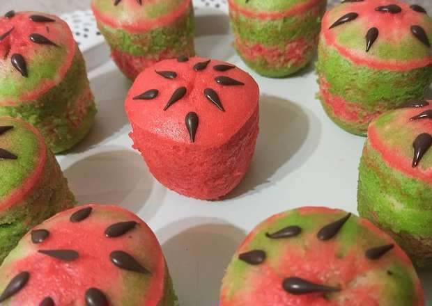 طرز تهیه کیک فنجانی هندوانه ای کیک فنجانی هندوانه ای