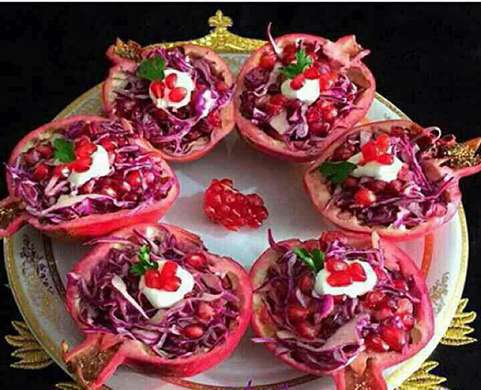 آشنایی با انواع سالاد ساده و خانگی ویژه شام شب یلدا سالاد انار و کلم قرمز برای شام شب یلدا