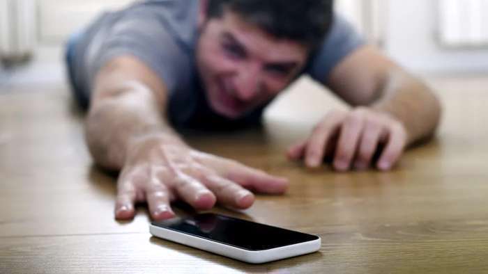 ویروس کرونا،اعتیاد به موبایل،تلفن همراه،قرنطینه،احساس تنهایی،اضطراب،استرس،درمان،فابینگ،نوموفوبیا،قفل گوشی،آلارم،اعلان هشدار،نرم افزار،اینستاگرام،مرورگر وب،روان درمانی،درمان شناختی-رفتاری،تحقیقات