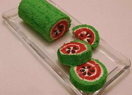 طرز تهیه رولت هندوانه ای یلدا رولت هندوانه