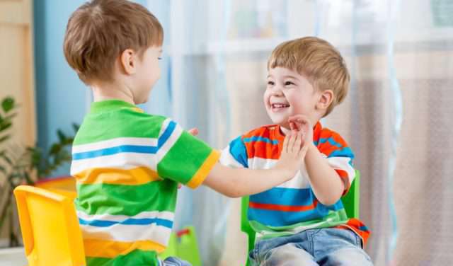 چگونه کودکی مودب تربیت کنیم؟ کودک