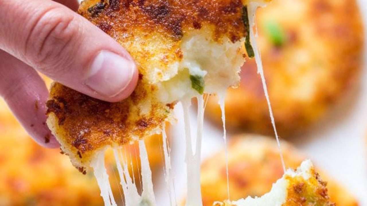 طرز تهیه سیب زمینی سوخاری با پنیر وپک سیب زمینی سوخاری با پنیر بدون نیاز به سیخ چوبی