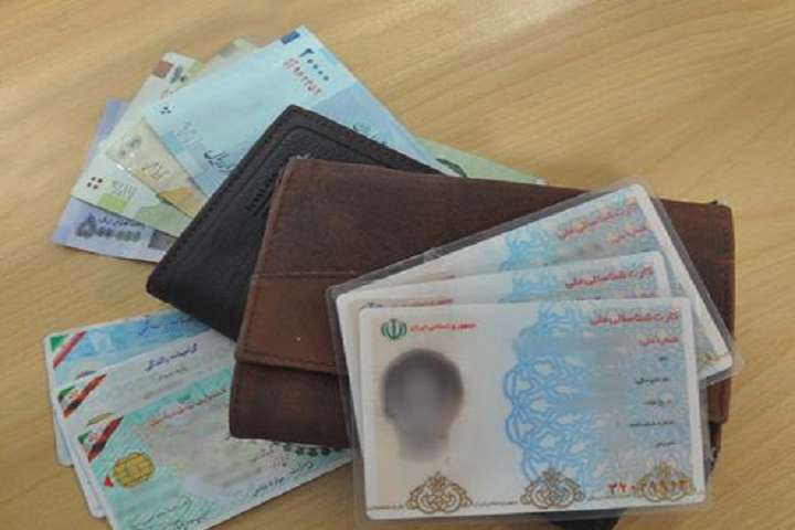 هویت شما را میفروشیم! تکی و عمُده هویت شما را میفروشیم! تکی و عمُده