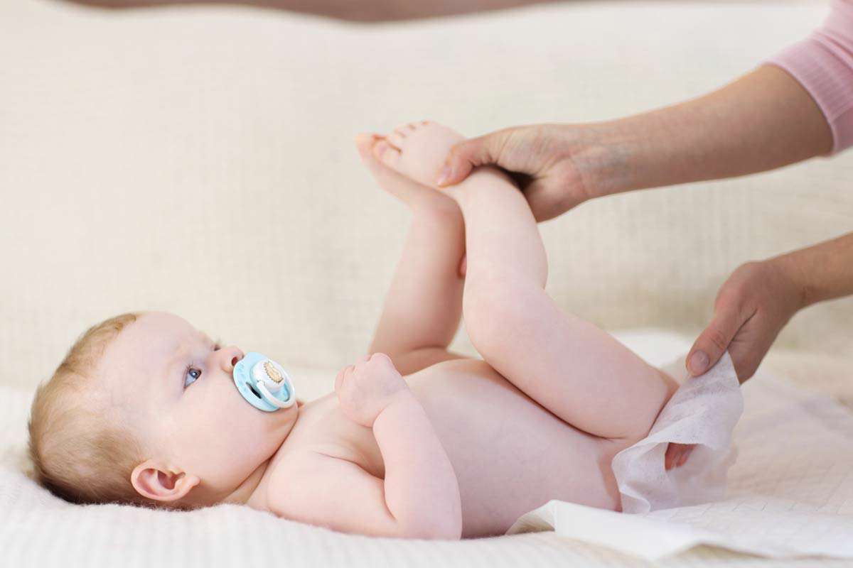 حمام نوزاد، تمیز کردن نوزاد