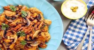 خوراک کنگر با مرغ و قارچ