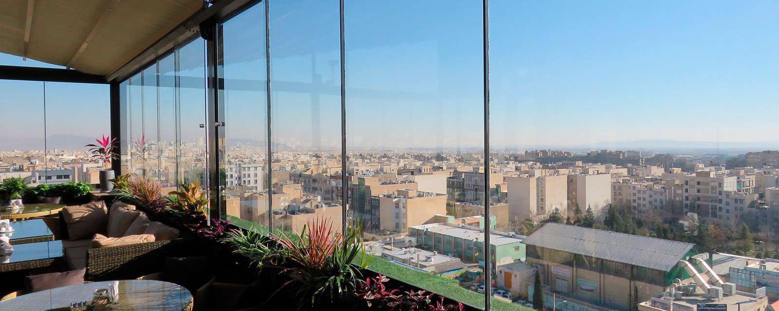 شیشه بالکن چیست و انواع آن کدام است؟