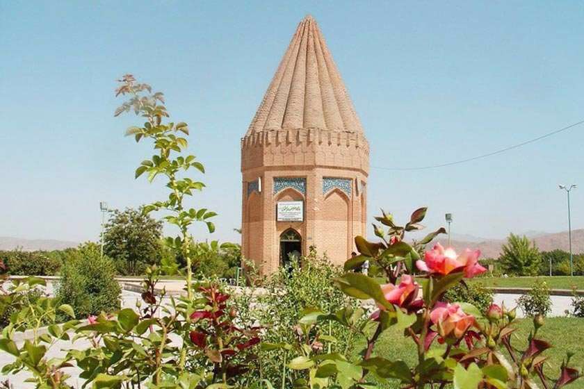 آرامگاه حیقوق نبی