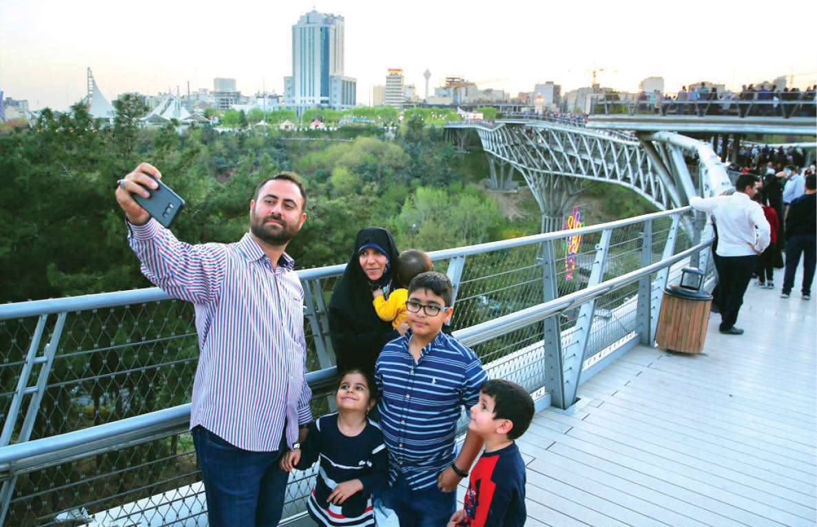 خانواده، سبک تربیتی، رفتارهای تربیتی، مهارتهای ارتباطی، والدین، خودمختاری،