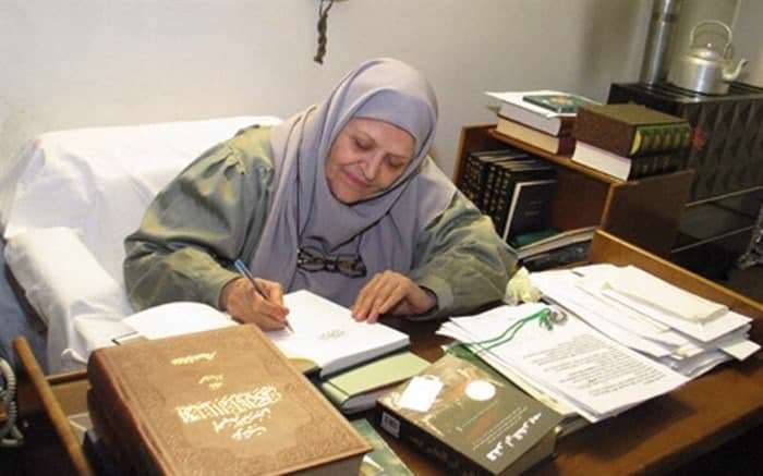 طاهره صفارزاده، شاعر نواندیش، پژوهشگر ، مدرس دانشگاه، طاهره صفارزاده، شاعر نواندیش، پژوهشگر ، مدرس دانشگاه،