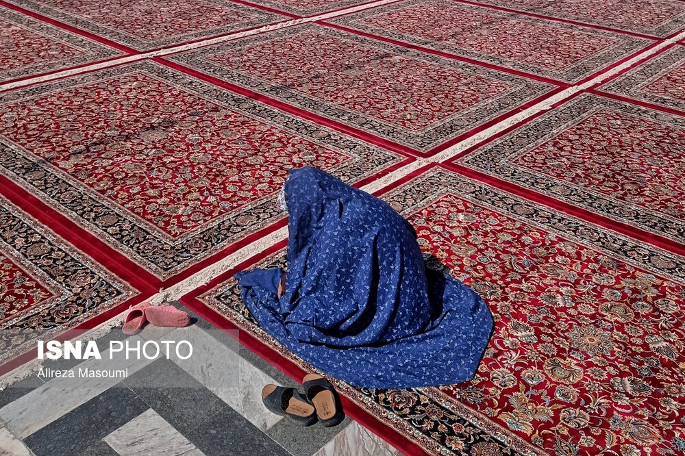 صحن و سرای رضوی پوشیده با فرش