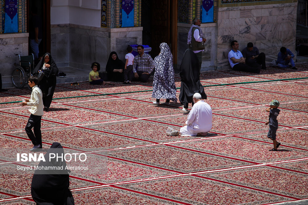 صحن و سرای رضوی پوشیده با فرش