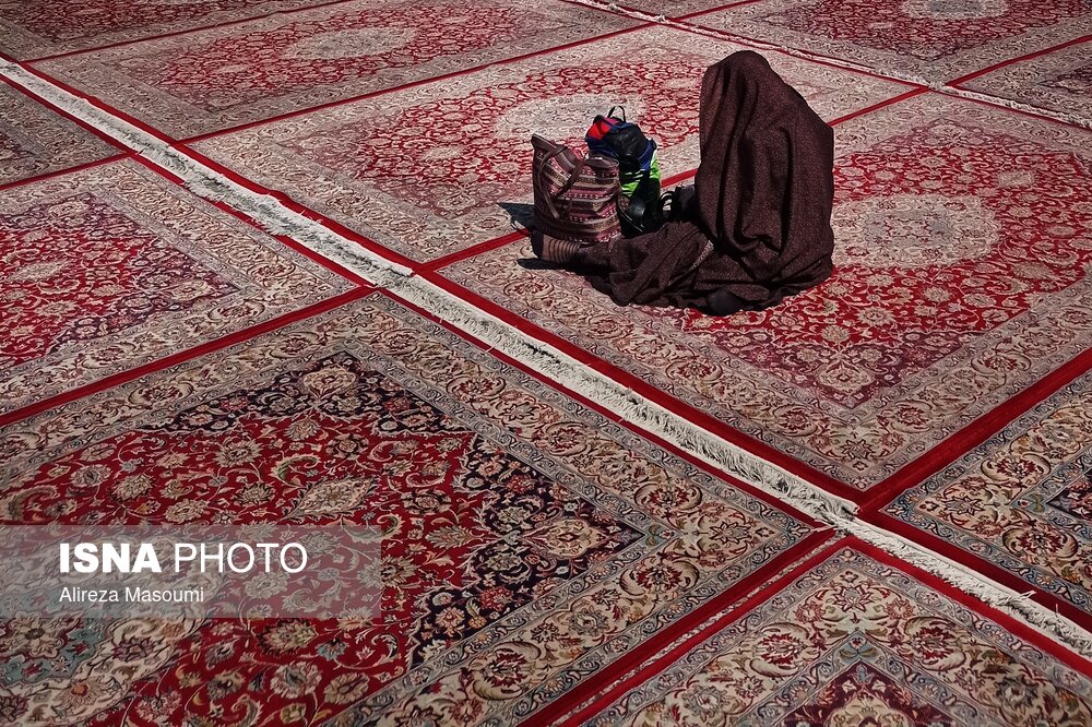 صحن و سرای رضوی پوشیده با فرش