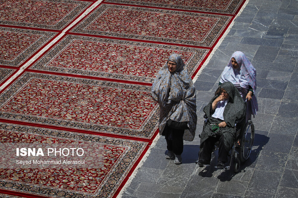 صحن و سرای رضوی پوشیده با فرش