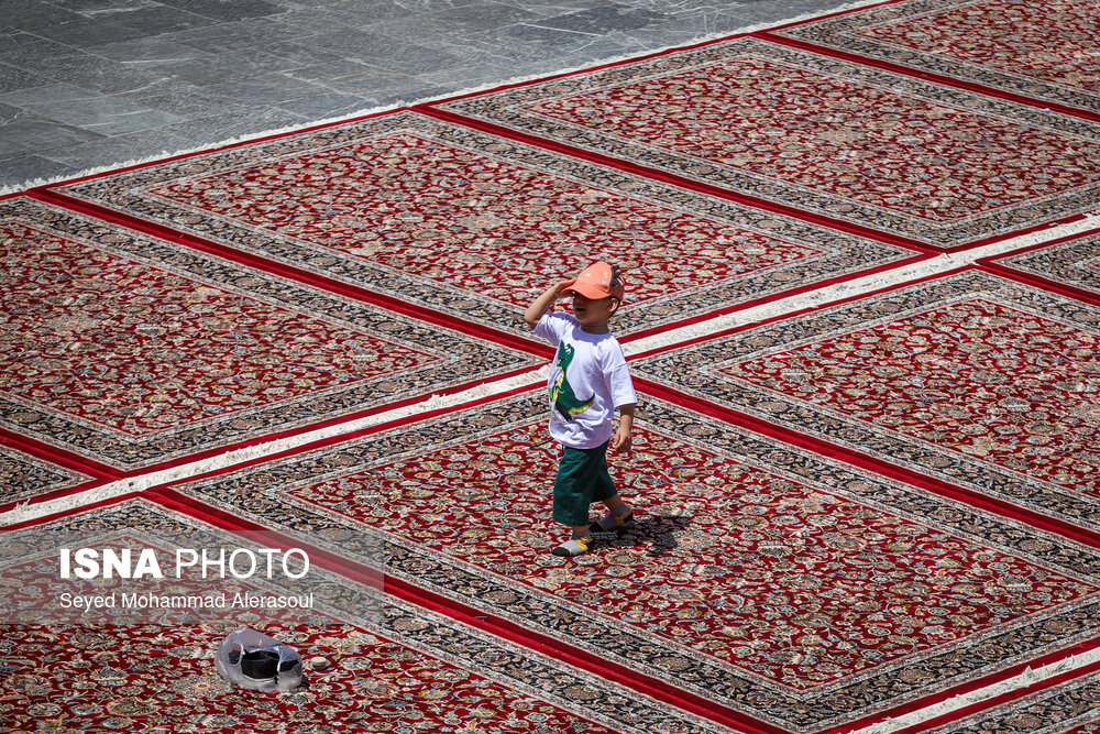 صحن و سرای رضوی پوشیده با فرش
