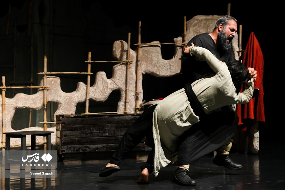 نمایش سیب، فانوس، کشتی