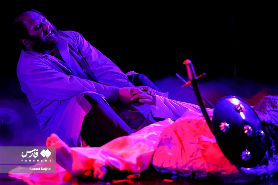 نمایش سیب، فانوس، کشتی