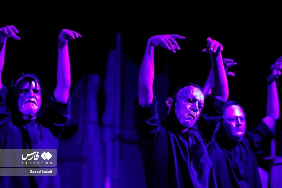 نمایش سیب، فانوس، کشتی