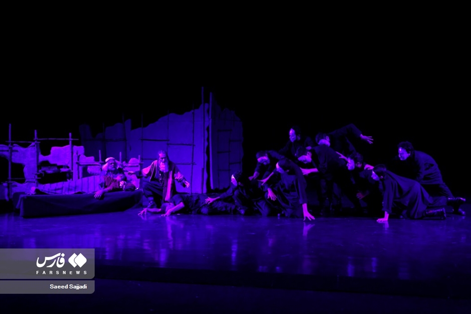 نمایش سیب، فانوس، کشتی