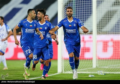 دیدار تیم های فوتبال استقلال و ملوان