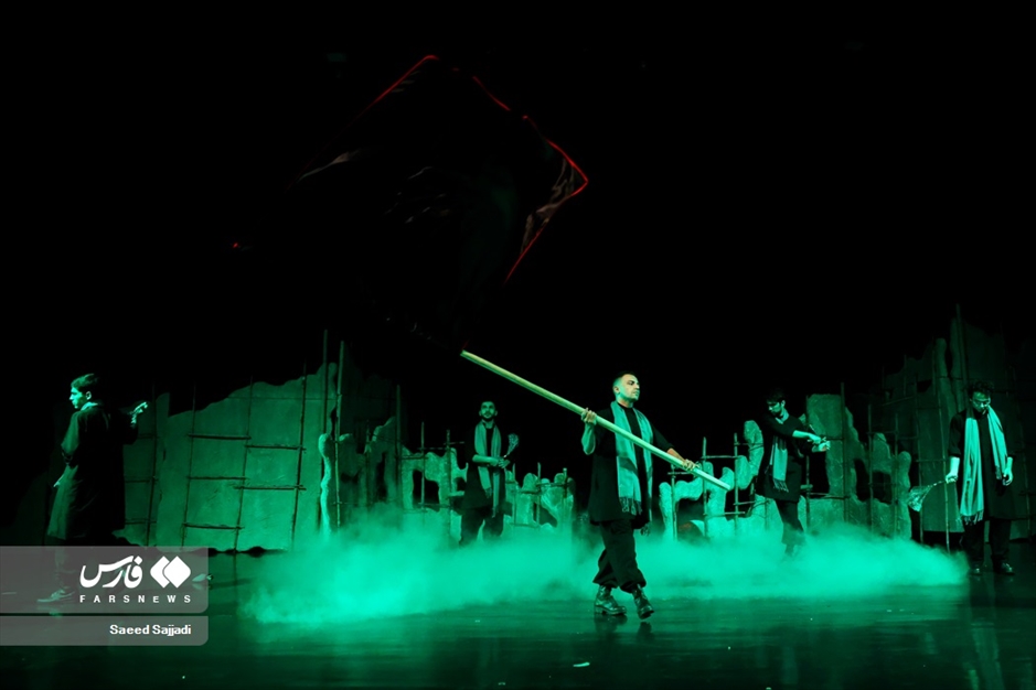 نمایش سیب، فانوس، کشتی