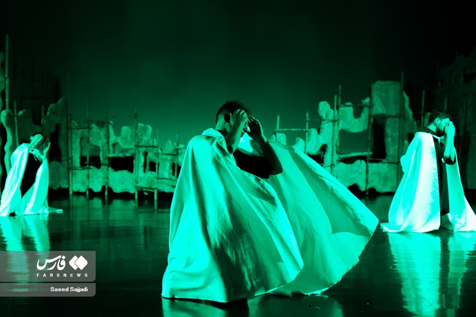 نمایش سیب، فانوس، کشتی