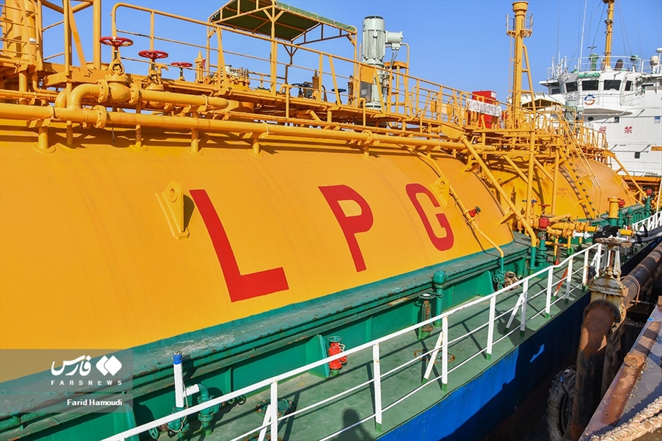 بارگیری اولین کشتی حامل گاز مایع گرم «LPG» در آبادان