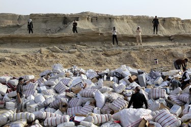 امحاء محموله ۵۲ تنی کالای قاچاق در هرمزگان