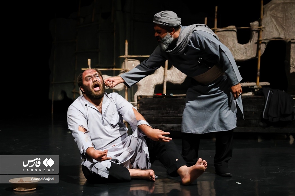 نمایش سیب، فانوس، کشتی