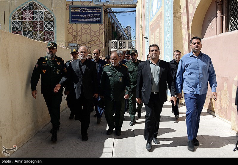 حضور وزیر کشور در حرم شاهچراغ علیه‌السلام