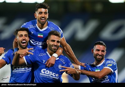 دیدار تیم های فوتبال استقلال و ملوان