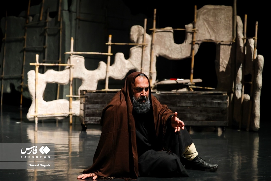 نمایش سیب، فانوس، کشتی