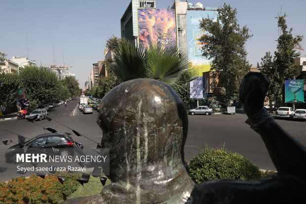 دیوارنگاره میدان فلسطین با عنوان سرآغاز سقوط