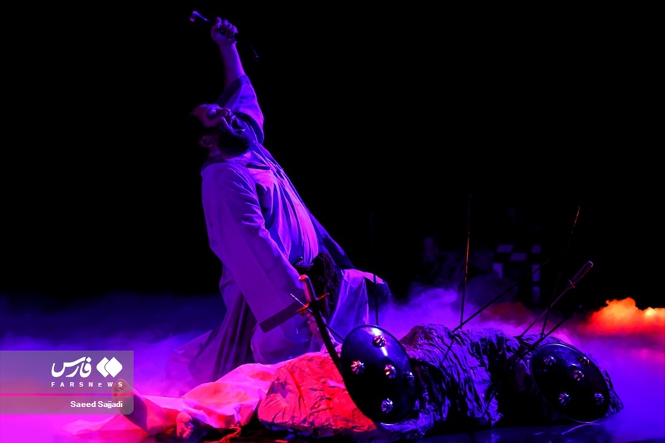 نمایش سیب، فانوس، کشتی