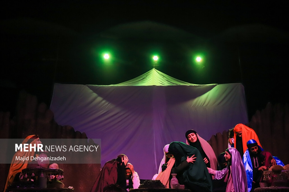 نمایش بزرگ «غریبه شام»