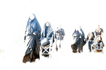 پیاده روی در گرمای ۵۰ درجه