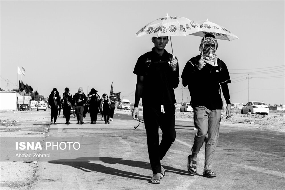 پیاده‌روی زائران اربعین در دمای ۴۰ درجه عراق