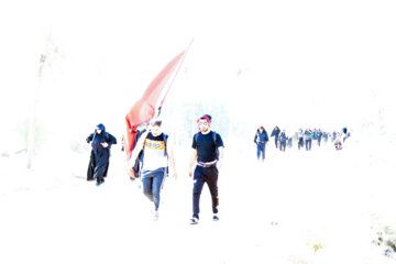 پیاده روی در گرمای ۵۰ درجه