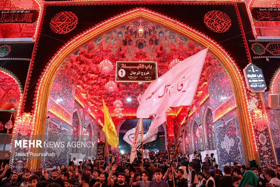 عزاداری زائران اربعین در حرم اباعبدالله