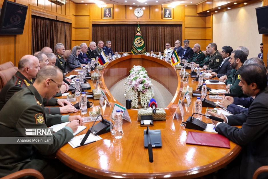  دیدار وزرای دفاع روسیه و ایران