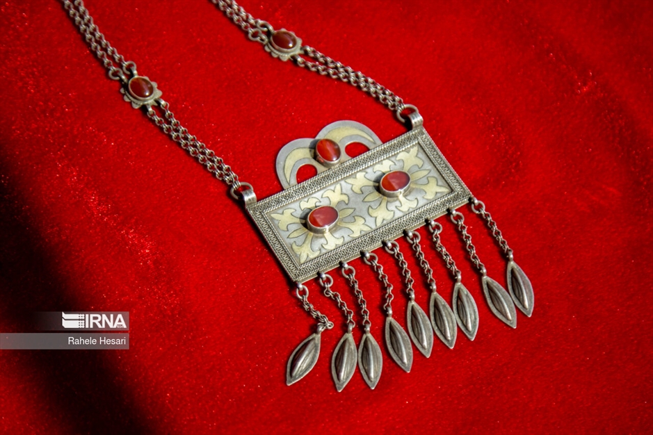 ساخت زیور آلات ترکمن