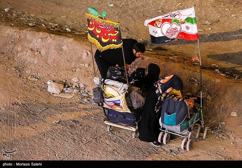 پیاده روی شبانه زائرین اربعین حسینی در مسیر نجف به کربلا