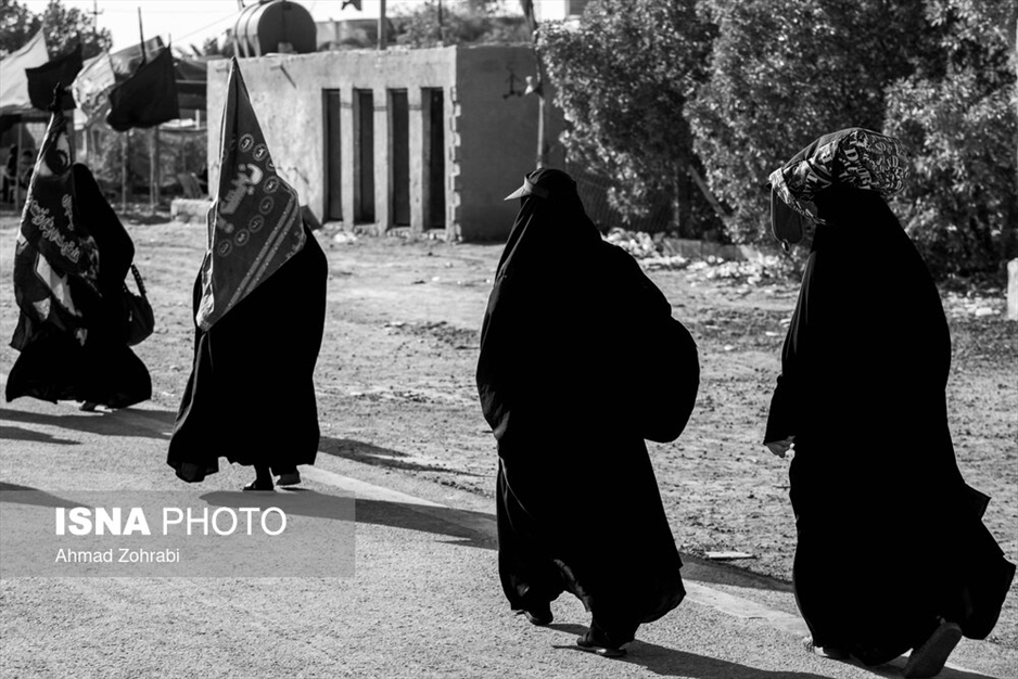 پیاده‌روی زائران اربعین در دمای ۴۰ درجه عراق