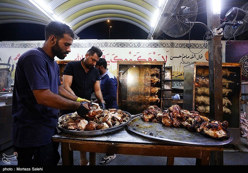 پیاده روی شبانه زائرین اربعین حسینی در مسیر نجف به کربلا