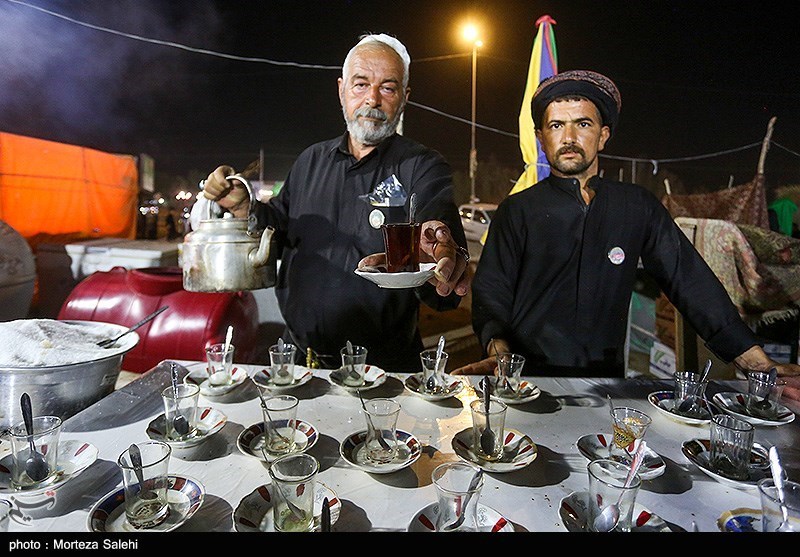 پیاده روی شبانه زائرین اربعین حسینی در مسیر نجف به کربلا