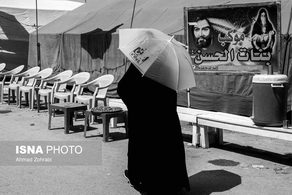 پیاده‌روی زائران اربعین در دمای ۴۰ درجه عراق