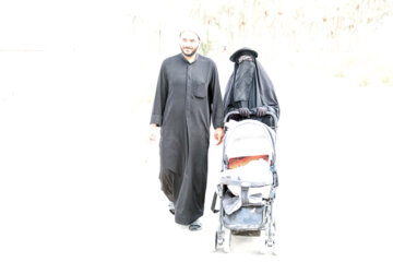 پیاده روی در گرمای ۵۰ درجه