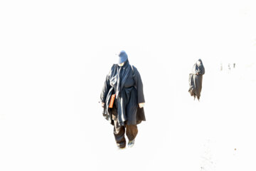 پیاده روی در گرمای ۵۰ درجه