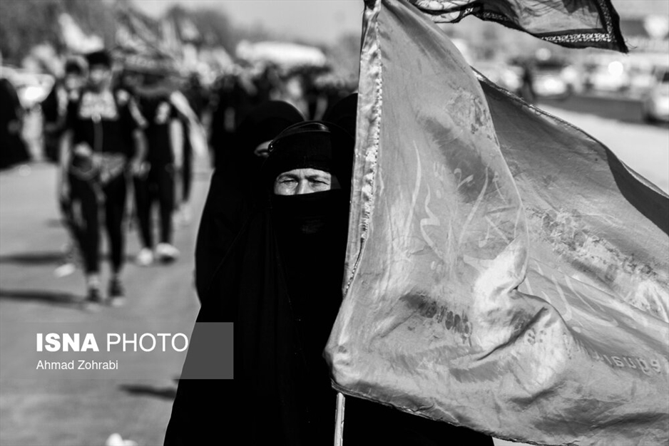 پیاده‌روی زائران اربعین در دمای ۴۰ درجه عراق