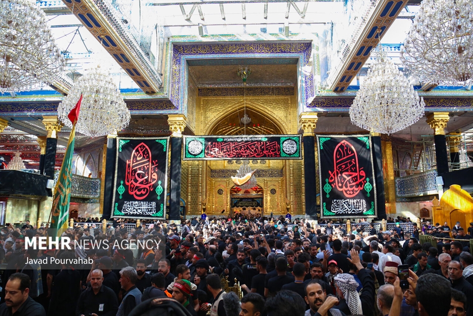 عزاداری زائران اربعین در حرم اباعبدالله